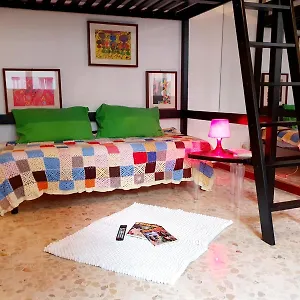 https://9-via-michele-lessona.italymilanhotels.net