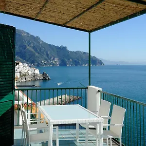 https://amalfi-blue-flowers-b.hotels-amalfi.com